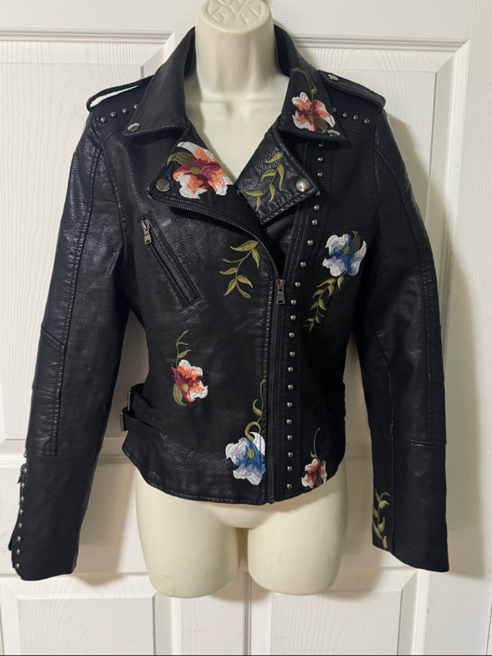 Studded Black Floral Embroidered Faux Leather Jacket - Women Gorgeous! Size Med